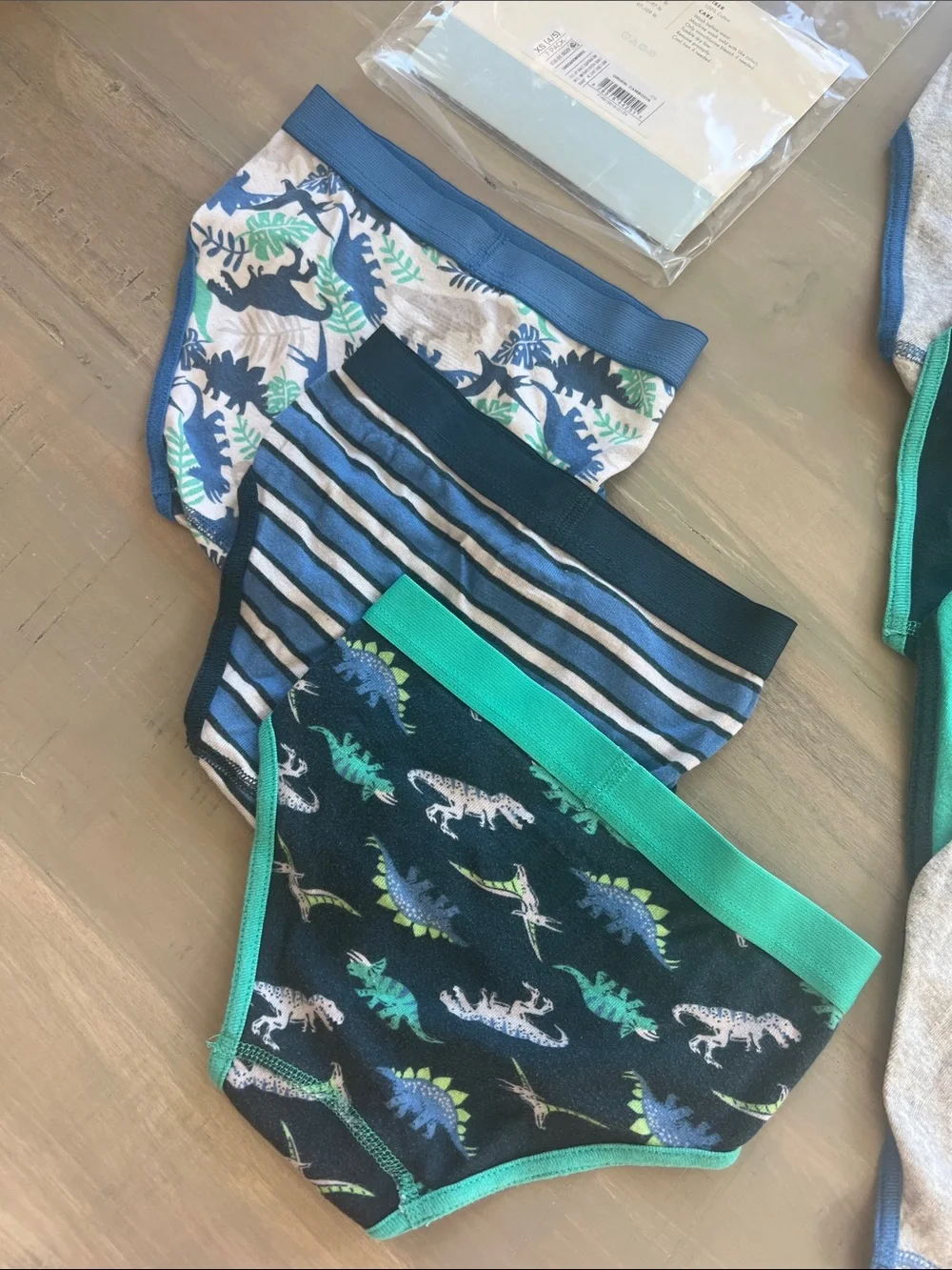 Cat & Jack Boys' Briefs - 7 pack - Size XS (4/5).